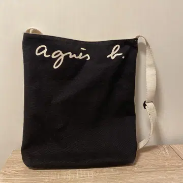 Agnes b 숄더백