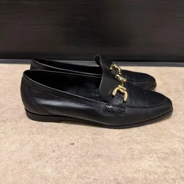 [새상품급] ZARA 블랙 버클 소프트 가죽 로퍼 금장 장식 포함