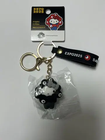 오사카 간사이 만박 블랙 미야쿠미야쿠 키티 변신 키링 산리오