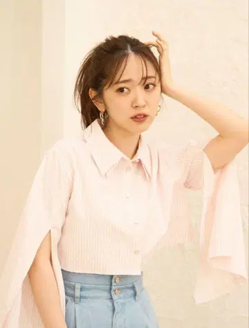 dazzlin 스트라이프 크롭 셔츠