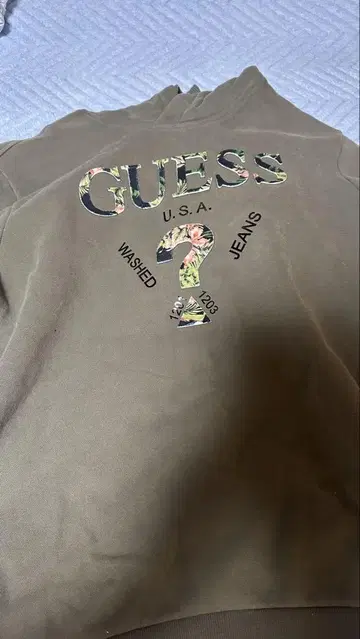 GUESS 카키 후드티 L