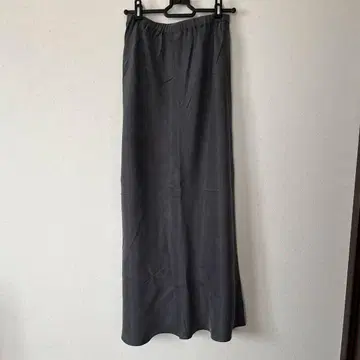 피브릴 새틴 스커트