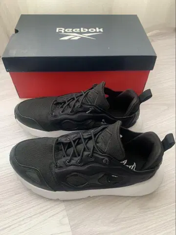 Reebok 스니커즈 24cm
