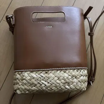 YAHKI 스트로우 가죽 숄더백