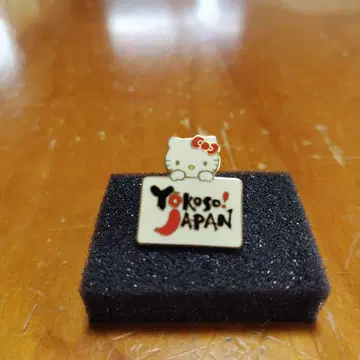 헬로키티 Yokoso! JAPAN 핀 배지