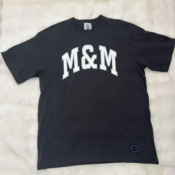 M&M 블랙 T셔츠