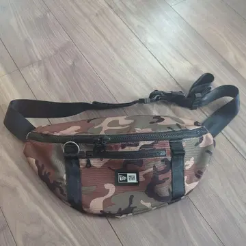 NEW ERA 카모플라쥬 바디백