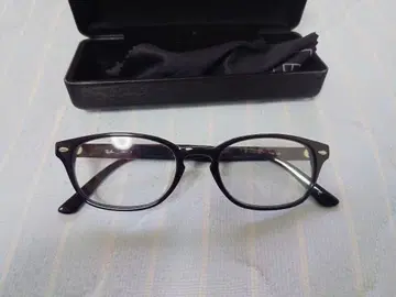 Ray-Ban (레이밴) 블랙 프레임 안경 RB5215