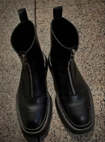 ZARA 지퍼 달린 블랙 가죽 숏부츠