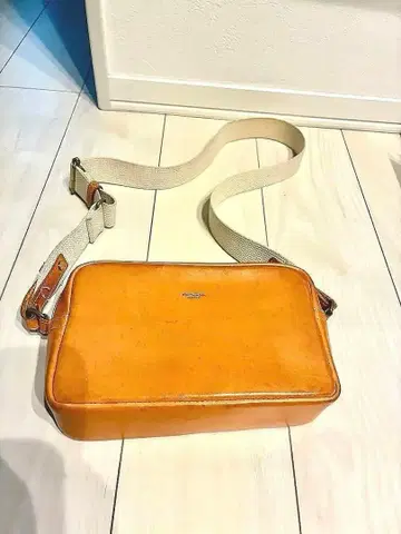 도치기 가죽 숄더백 남성용 여성용 가격 인하!