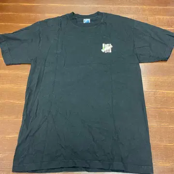 UNDEFEATED 카모플라쥬 로고 T셔츠 M