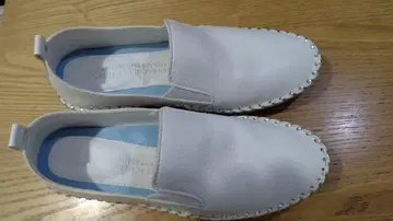 화이트 가죽 슬립온 안나 컬렉션