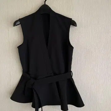 블랙 밑단 플레어 베스트 동일 원단 벨트 포함