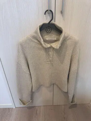 MOUSSY 베이지 버튼 하이넥 니트 FREE