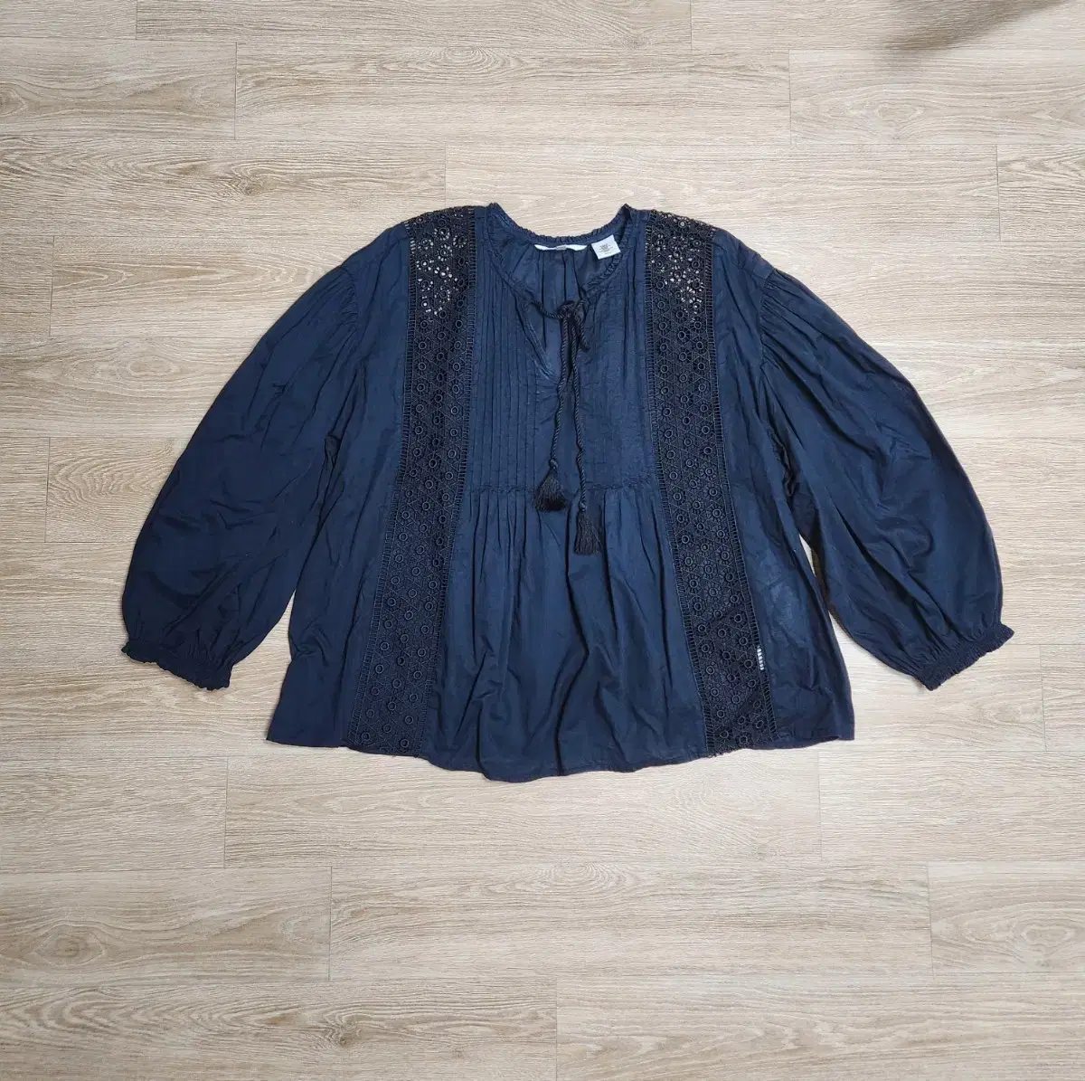 Coincoz Stitch Shirt Blouse (Sale) #코인코즈,#블라우스,#셔츠 on Bunjang Global Site.