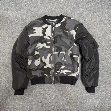 CORVIDAE / STITCHED WOODLAND CAMO BOMBER