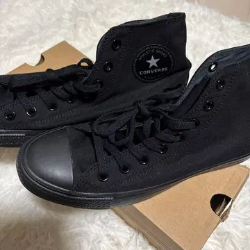 CONVERSE 블랙 하이컷 스니커즈