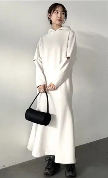 [emmi atelier] 후디 컷 원피스