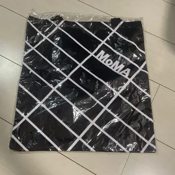 MoMA 체크 무늬 토트백