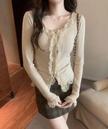 레이스 포함 크림색 리브 니트 가디건