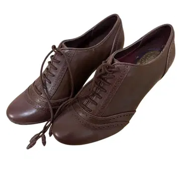 clarks 새상품 윙팁 힐 슈즈 브라운 4.5