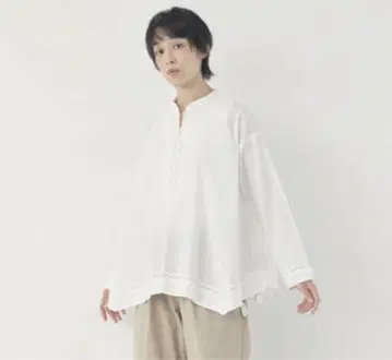 vm25S/S 레이스 절개 블라우스 화이트 /  이세탄 타카시마야