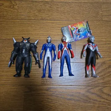 울트라맨 피규어 4체 세트