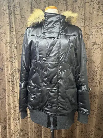 로데오크라운 퍼 달린 다운 자켓
