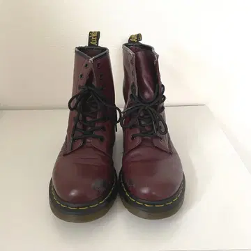 닥터마틴 체리 레드 8홀