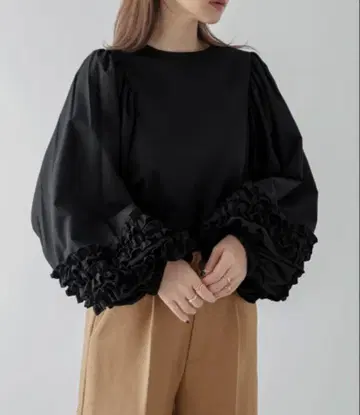 프릴 장식 블랙 긴팔 상의 프리 사이즈