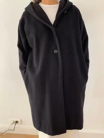 후드 부착 블랙 롱 코트