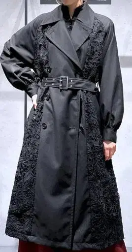HARE 레이스 절개 트렌치코트