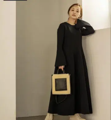 [ 새상품급 ] 블랙 니트 원피스 백 펄 버튼