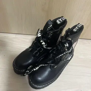 블랙 하트 패치 통굽 부츠 S 사이즈