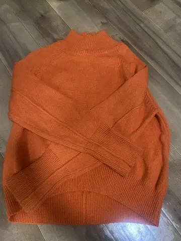 KBF 오렌지 하이넥 니트 One