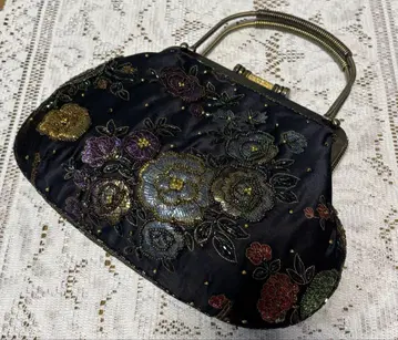 클래식 자수 핸드백