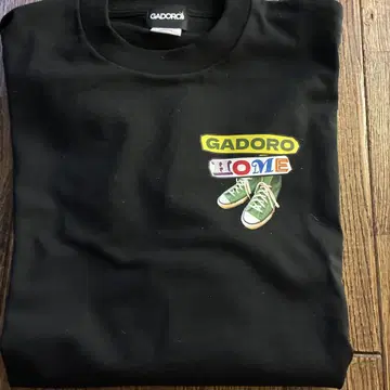 GADORO 블랙 T셔츠 스니커즈 프린트