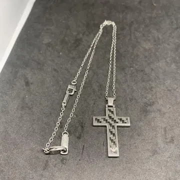 엠포리오 아르마니 크로스 모티브 목걸이 남성용