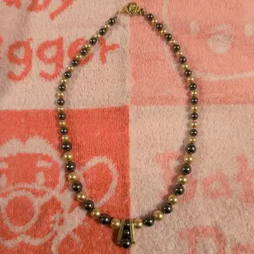 블랙과 골드 컬러 펄 목걸이