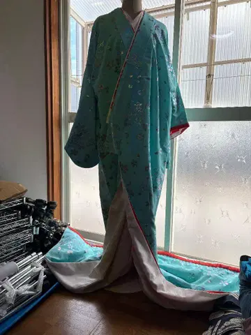 춤추기 위한 칠색 사쿠라 패턴 밑단 끌림