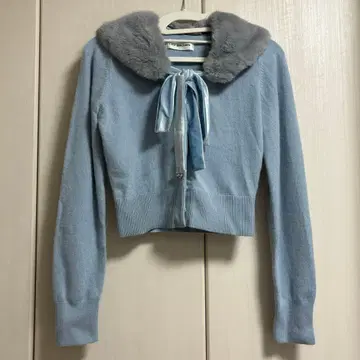릴리 브라운 퍼 티펫 포함 가디건 블루 스카이블루