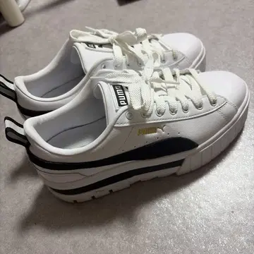 PUMA 통굽 스니커즈 화이트/블랙