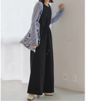 블랙 슬리브리스 올인원