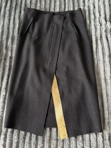 [ 새상품급 ] JIL SANDER 블랙 골드 라인 롱 타이트 스커트
