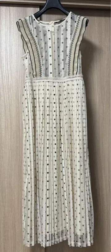 새상품급 ZARA 도트 원피스