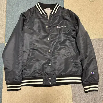 Champion 블랙 바시티 자켓