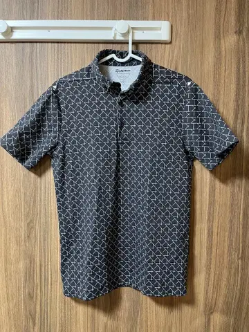 TaylorMade 기하학 패턴 피케 셔츠 S 사이즈