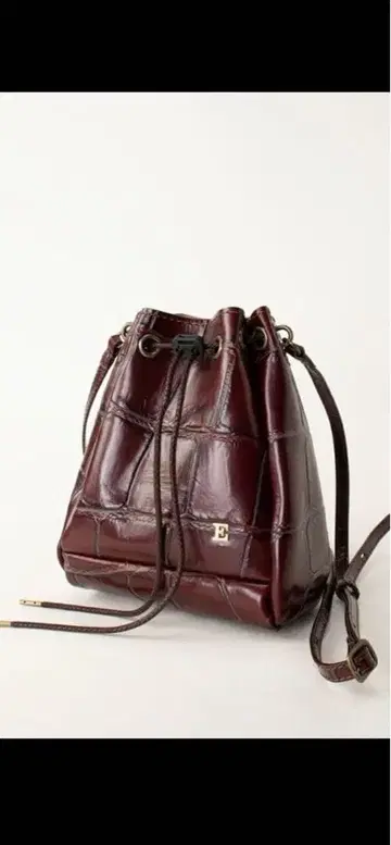 새상품급 ebagos 에바고스 복주머니 미니백 악어 엠보