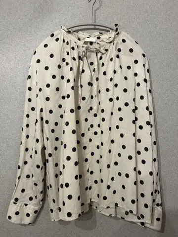 Ballsey 아이보리 폴카 도트 긴팔 블라우스