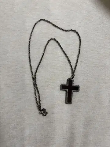 glamb vivify 실버 브라운 십자가 목걸이